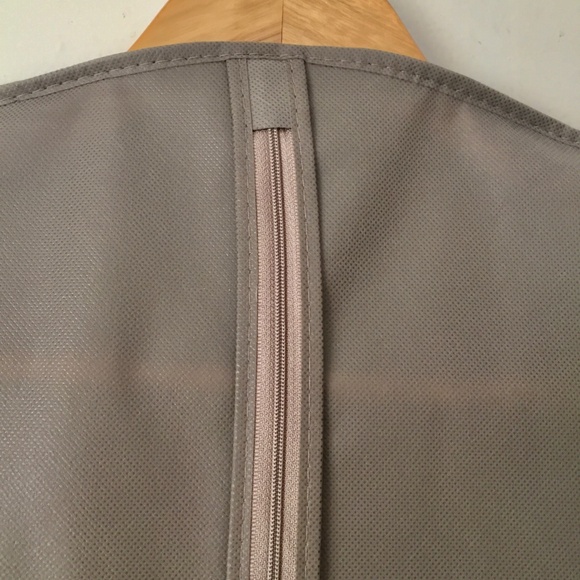 BCBG MaxAzria Garment/Travel Bag, Dust Cover, full-length - new - Picture 3 of 6